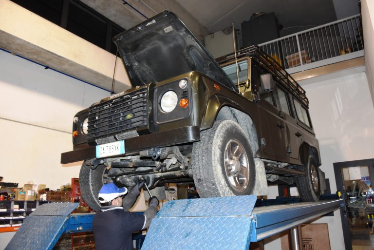 Manutenzione Land Rover Defender TD5 - SE LA CURATE, RICAMBIA