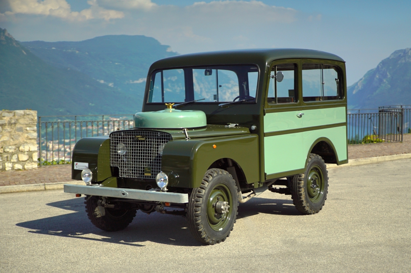 Restauro Land Rover 80” Series I Tickford by Land Rover Team – PROFUMO DI MOGANO