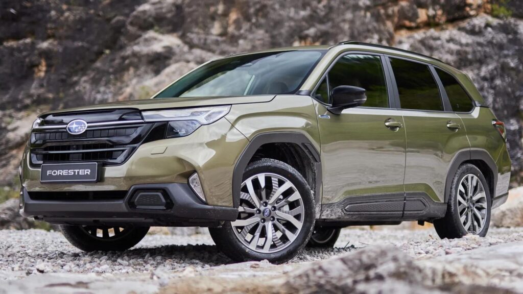Subaru Forester Hybrid 2025: prezzi, allestimenti e innovazioni off-road